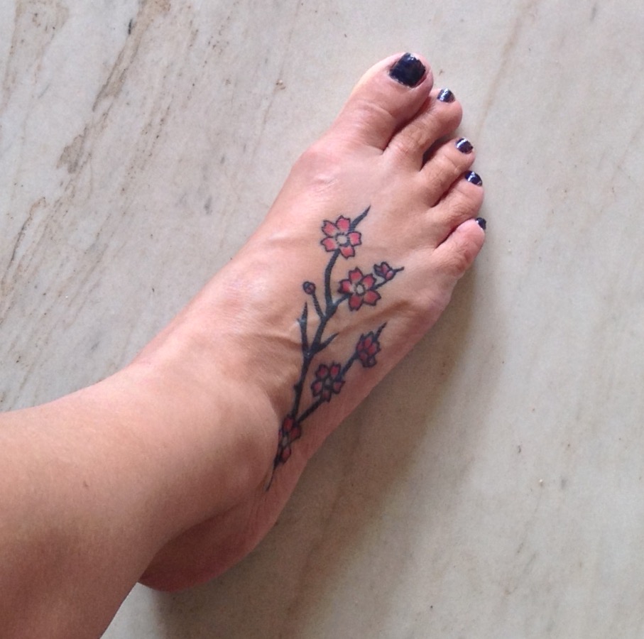 Foot tattoo! 'Find strength in pain' | Foot tattoos, Foot tattoo quotes,  Side foot tattoos